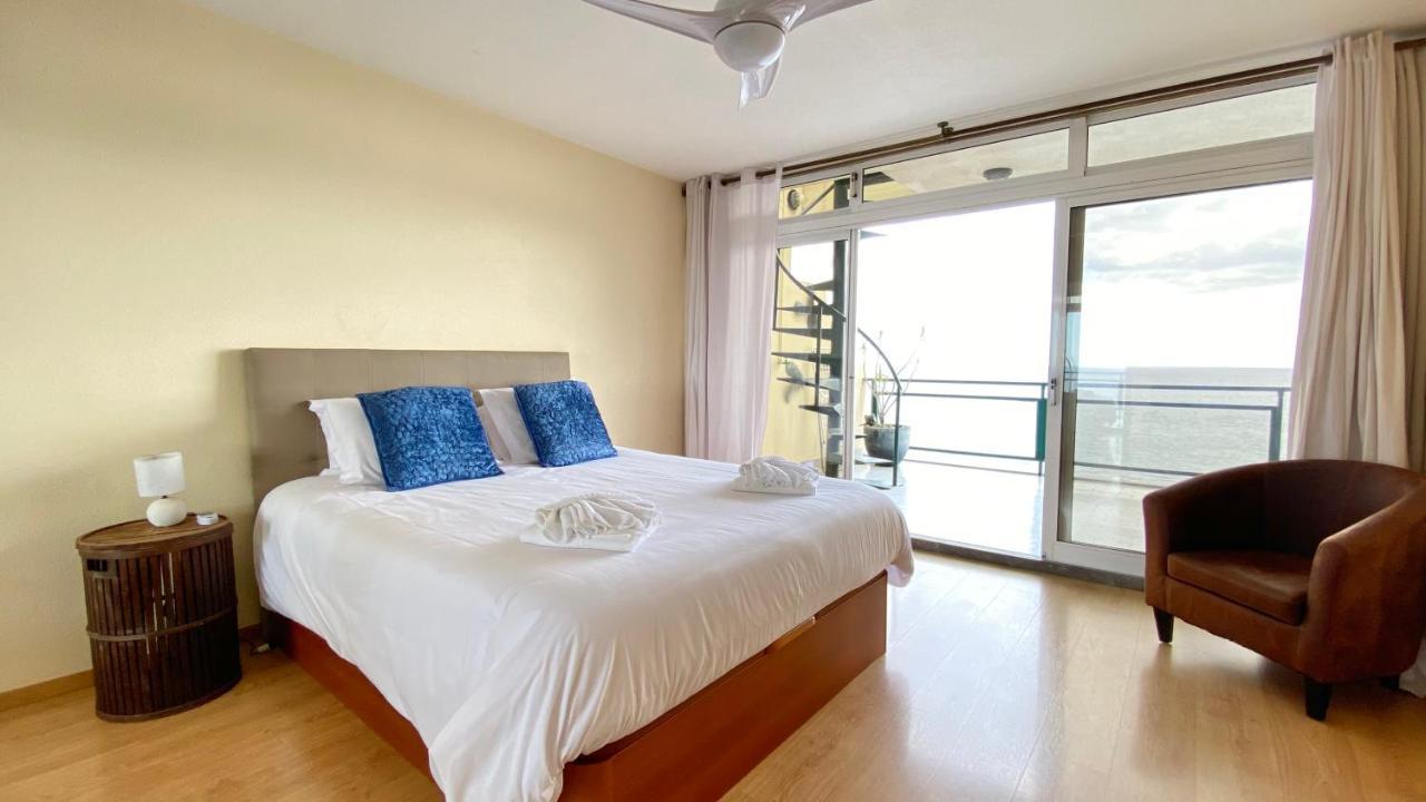 Sea Breeze Beach Penthouse - Praia Formosa Leilighet